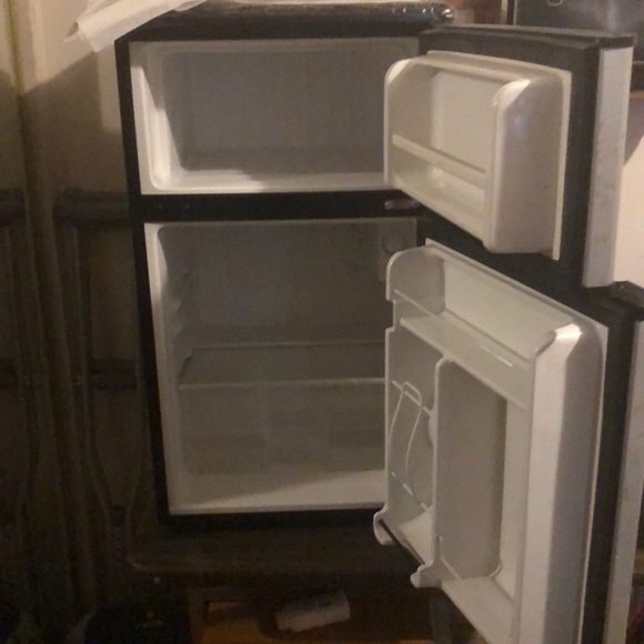 refrigerator - Picture 3 of 3